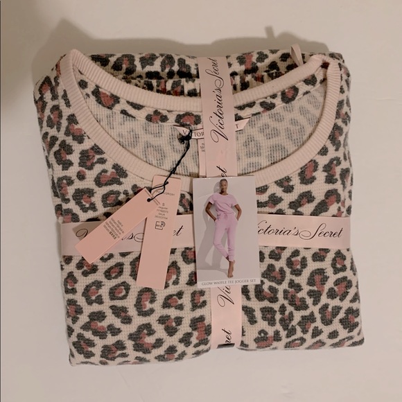 Victoria’s Secret Waffle Tee & Jogger Pjs Set - Picture 5 of 5